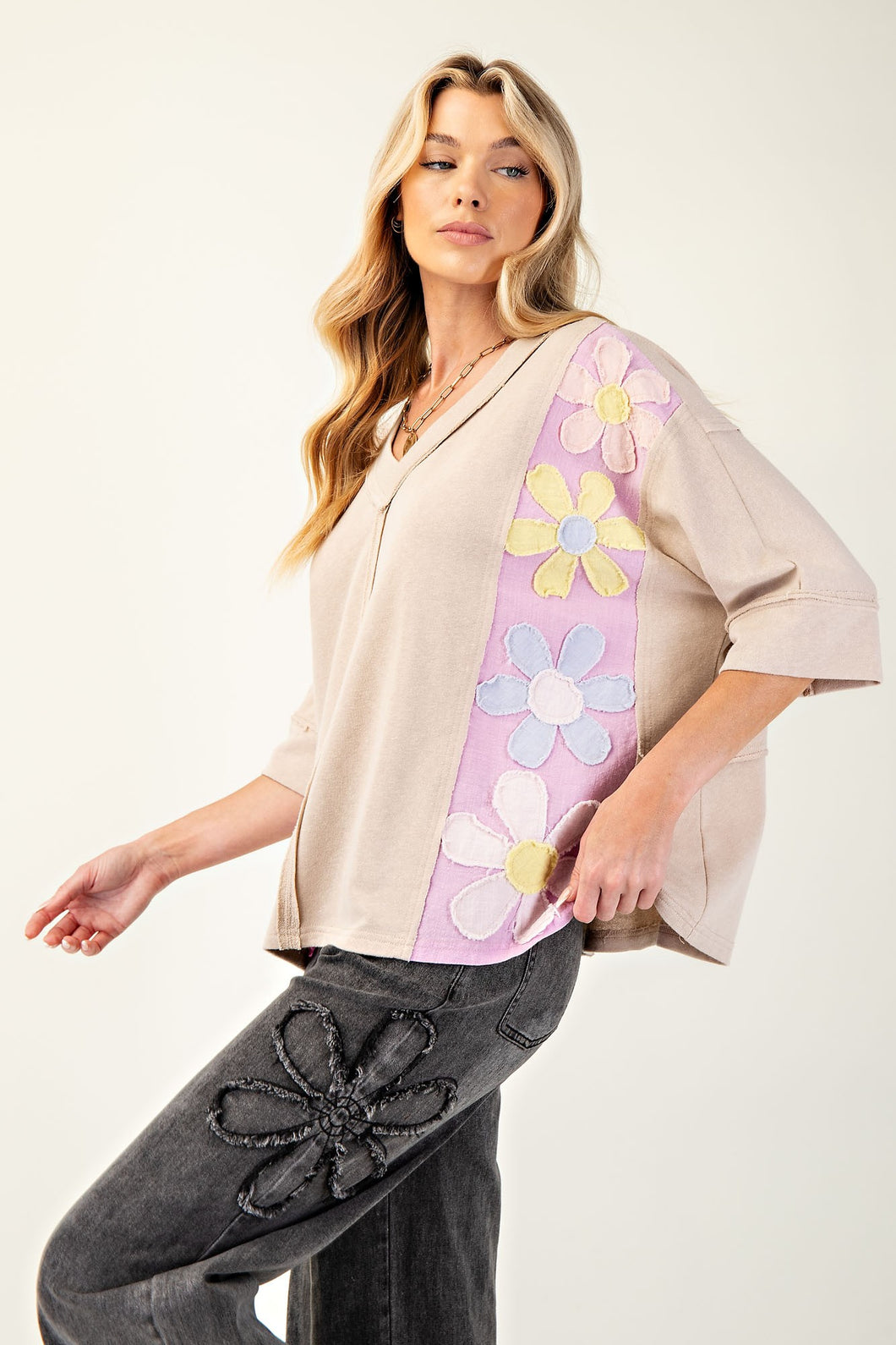 Daisy Patch Mineral Washed Pullover Natural