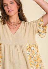 Load image into Gallery viewer, Linen Babydoll Top with Floral Contrast
