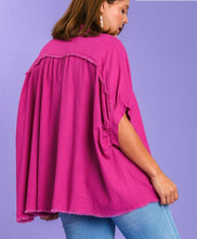 Load image into Gallery viewer, Umgee magenta dolman sleeve linen top in plus
