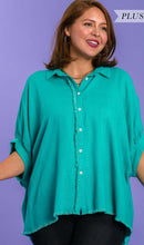 Load image into Gallery viewer, Umgee Linen Blend Button Up
