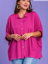 Load image into Gallery viewer, Umgee magenta dolman sleeve linen top in plus
