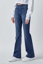 Load image into Gallery viewer, Pull On Dark Wash Cello 33&quot; Inseam
